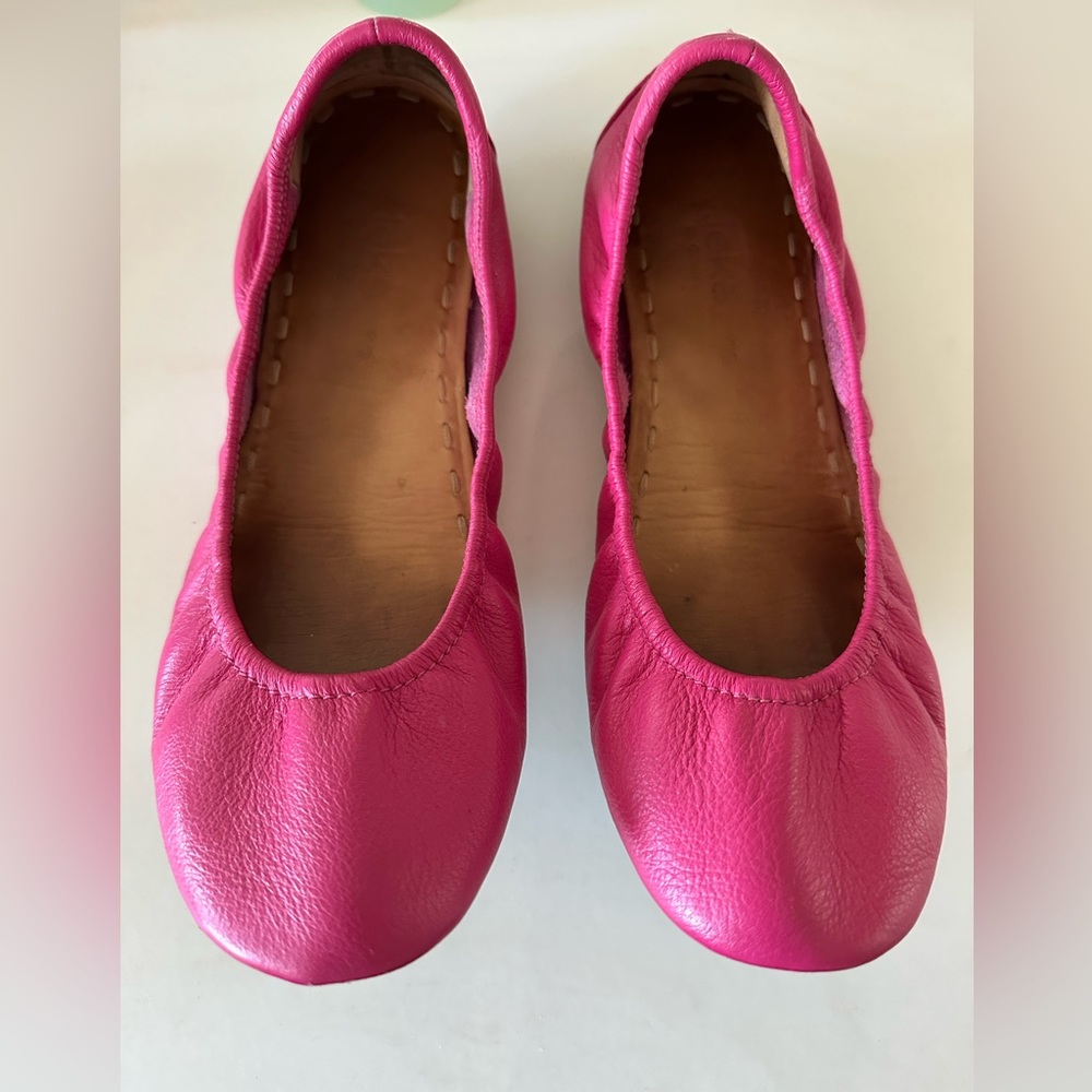 Fuchsia Tieks size 10